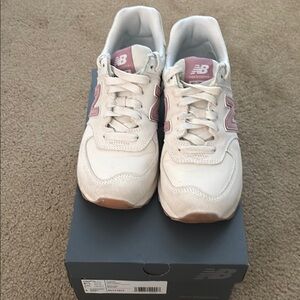 Women’s New Balance 574. Excellent used condition!